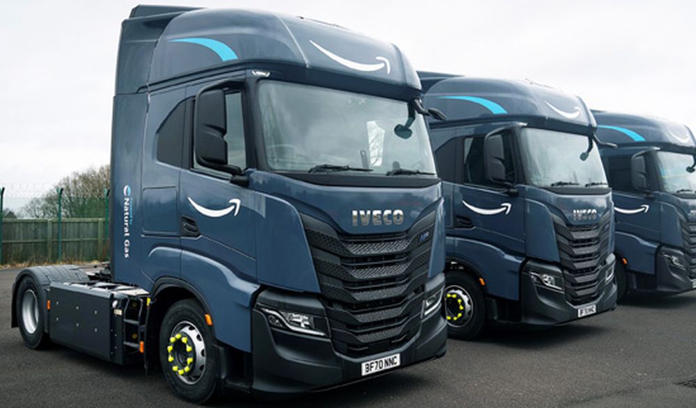 Amazon sale sui camion a biometano di Iveco